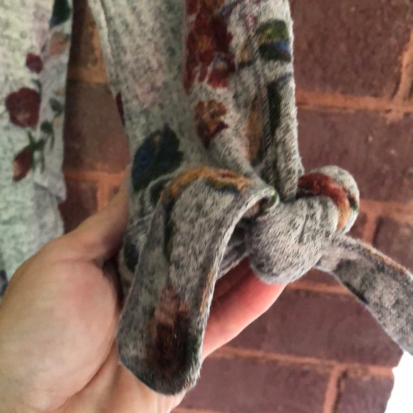 NWOT Floral Tie Sleeve Tunic - Picture 11 of 12